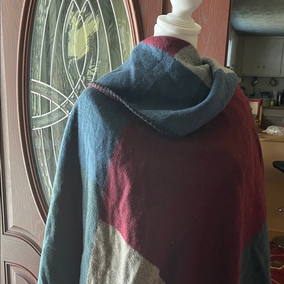 Color Block Poncho - Picture 4 of 9